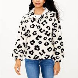 ✨LOFT✨ leopard print sherpa snap collar